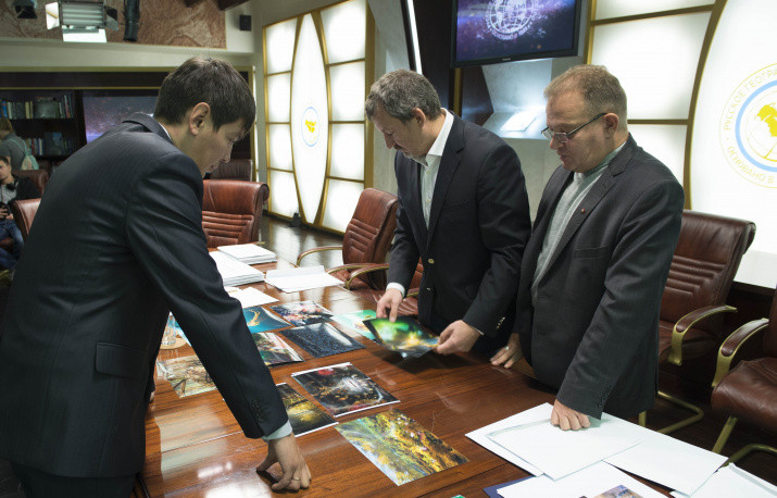 Счетная комиссия определяет победителей. Фото: Николай Разуваев