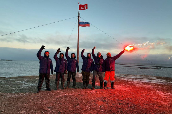 The historic flag on Wrangel Island is more than a hundred years old. Photo provided by the expedition members