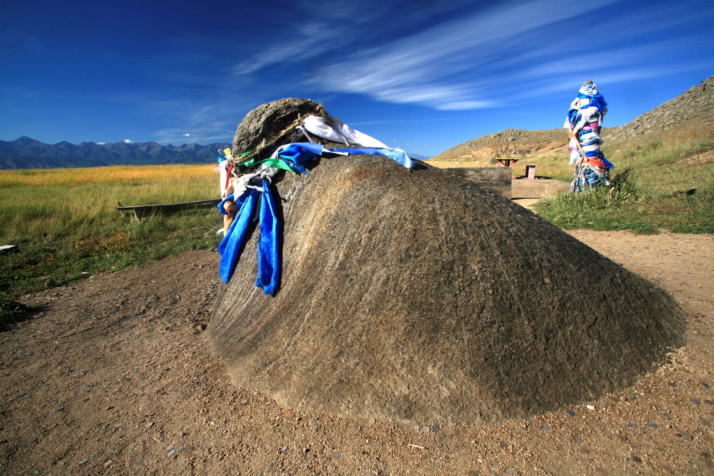 Священный камень Буха-Шулуун — древний хозяин Баргузинской долины. Фото: Владимир Горбатовский