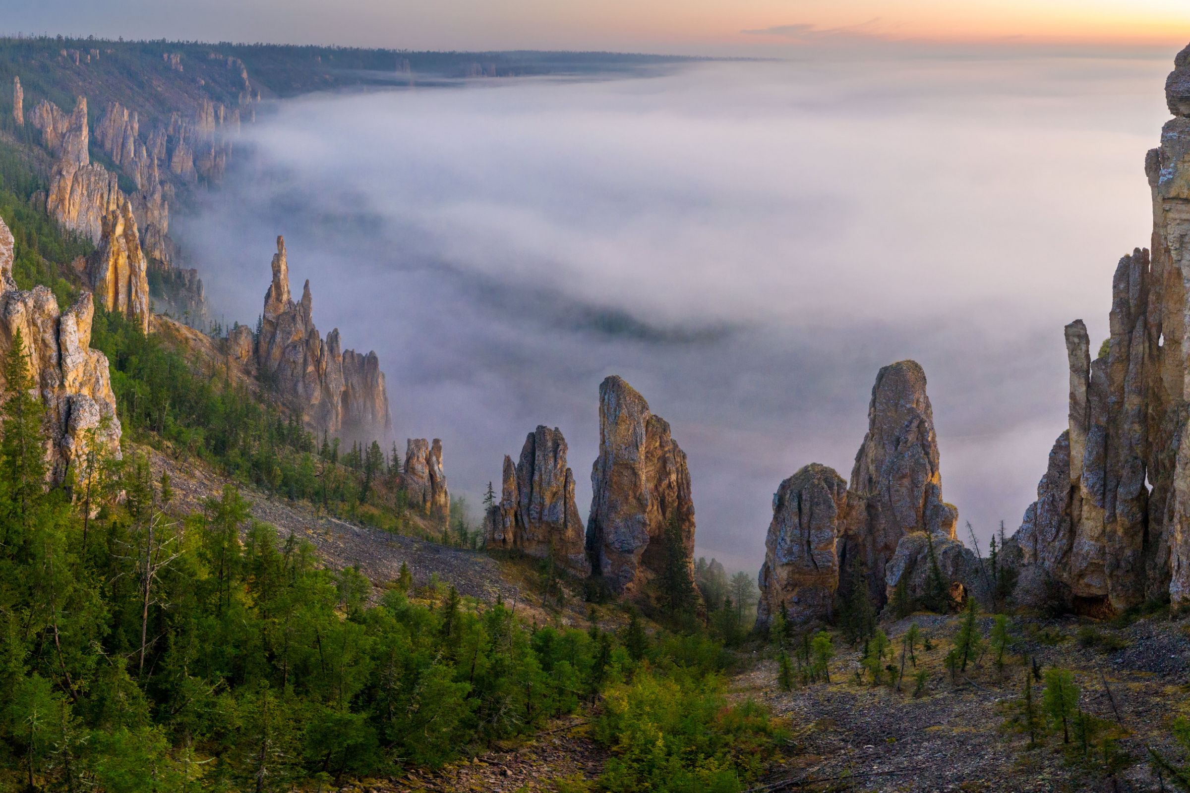 Синские столбы в тумане. Фото: Алексей Харитонов, участник фотоконкурса РГО 