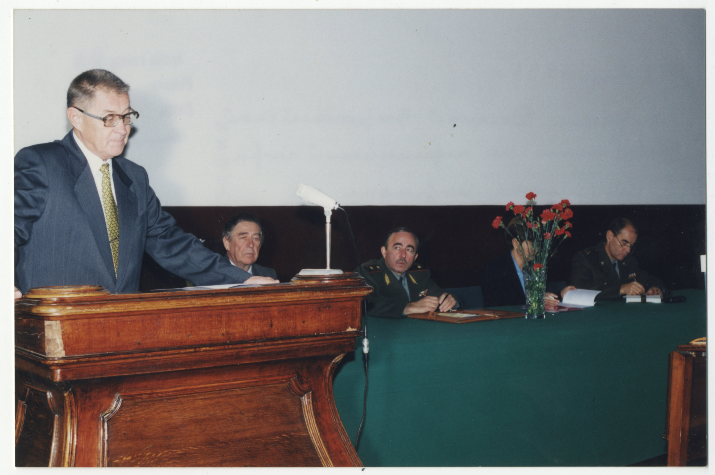 Выступление Юрия Селивёрстова на открытии десятой конференции по медицинской географии, 1999г. Научный архив РГО