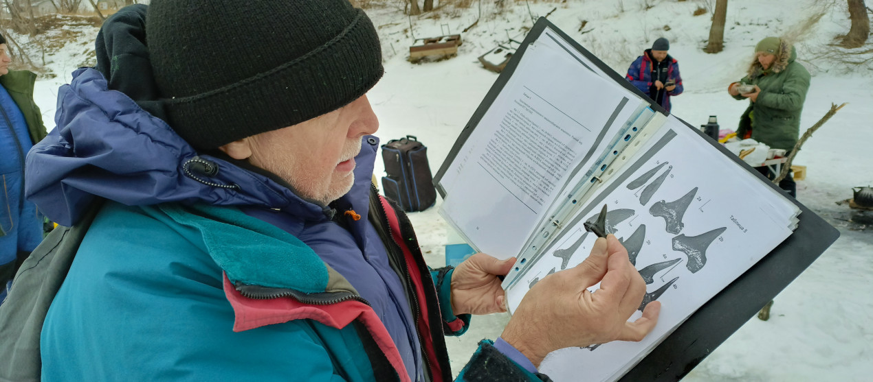 The study of the finds. Photo provided by the expedition members