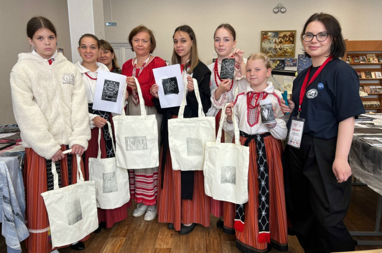 Участники фестиваля народной культуры «Наследники традиций». Фото: Елена Уханова