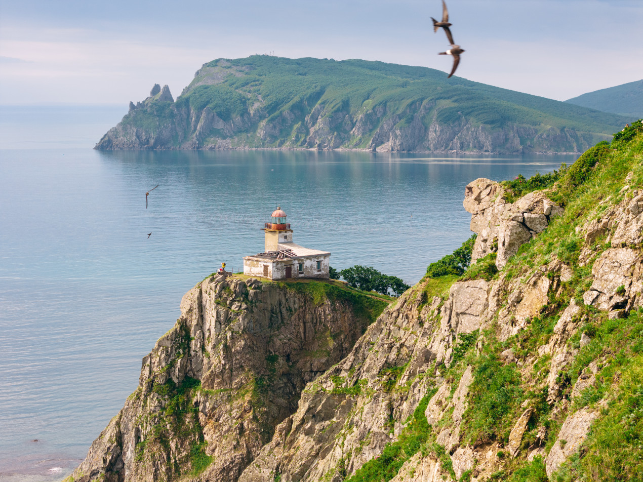 Маяк на острове Аскольд. Фото: Vasta Expeditions