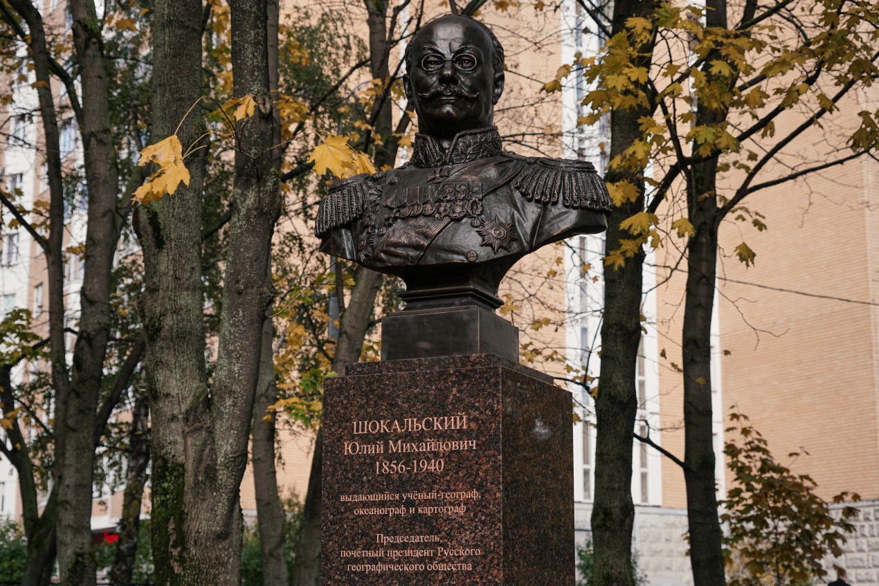 Памятник Юлию Шокальскому. Фото: пресс-служба РГО / Анна Юргенсон