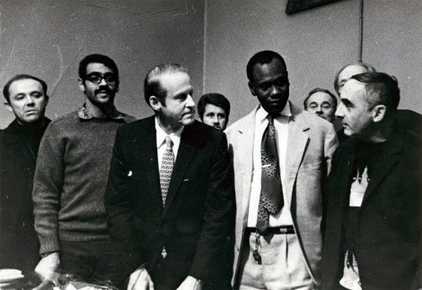 Thor Heyerdahl (in the center) with the crew of the RA craft. Yuri Senkevich is on your extreme left