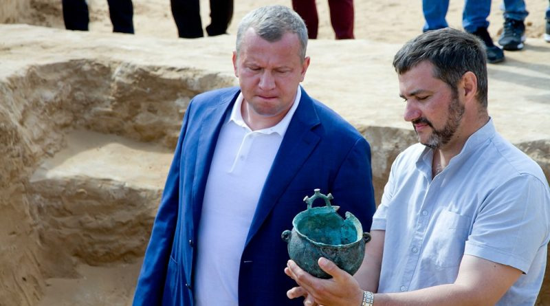 Раскопки посетил врио астраханского губернатора Сергей Морозов