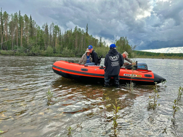 Exploration by boat. Photo provided by the participants of the expedition