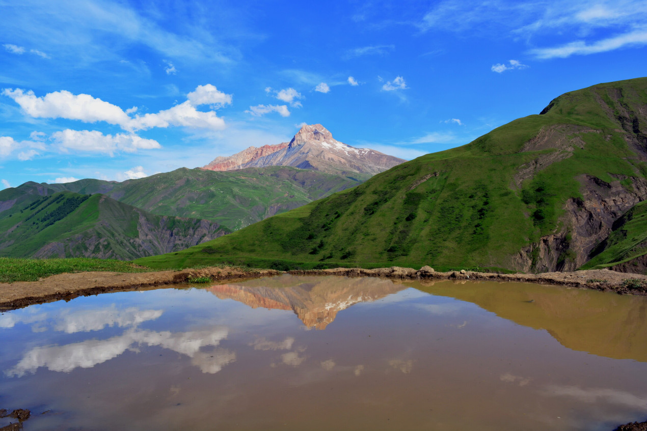Вид на гору Шалбуздаг. Фото: Юсиф Саркаров, участник конкурса РГО «Самая красивая страна»