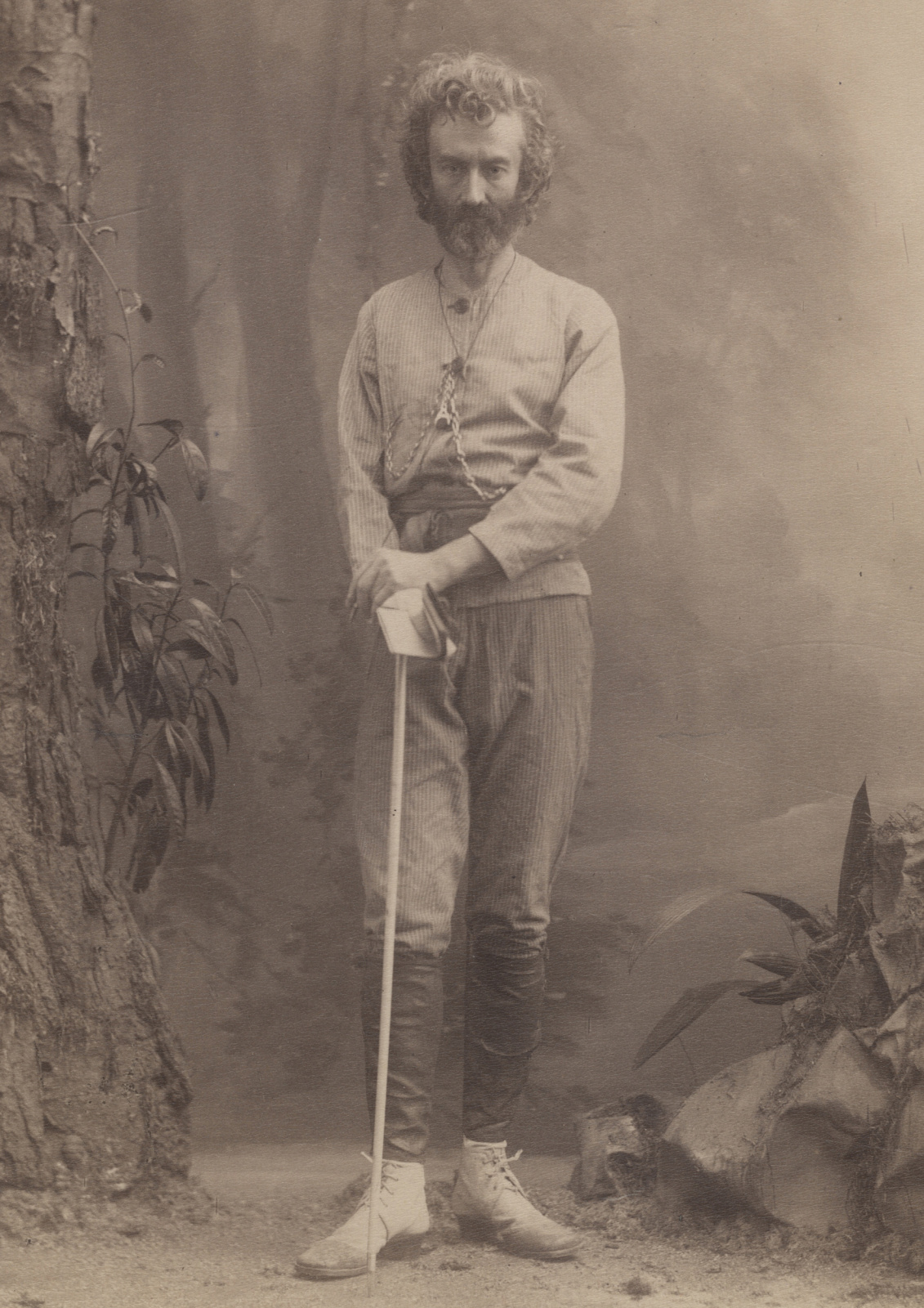 Н.Н.Миклухо-Маклай в экспедиционной одежде. Новая Гвинея, 1871 г. Фотография В.И. Классена. Фото: Научный архив РГО