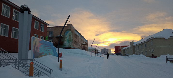 The Sun in Barentsburg. Photo by Stanislav Schubert