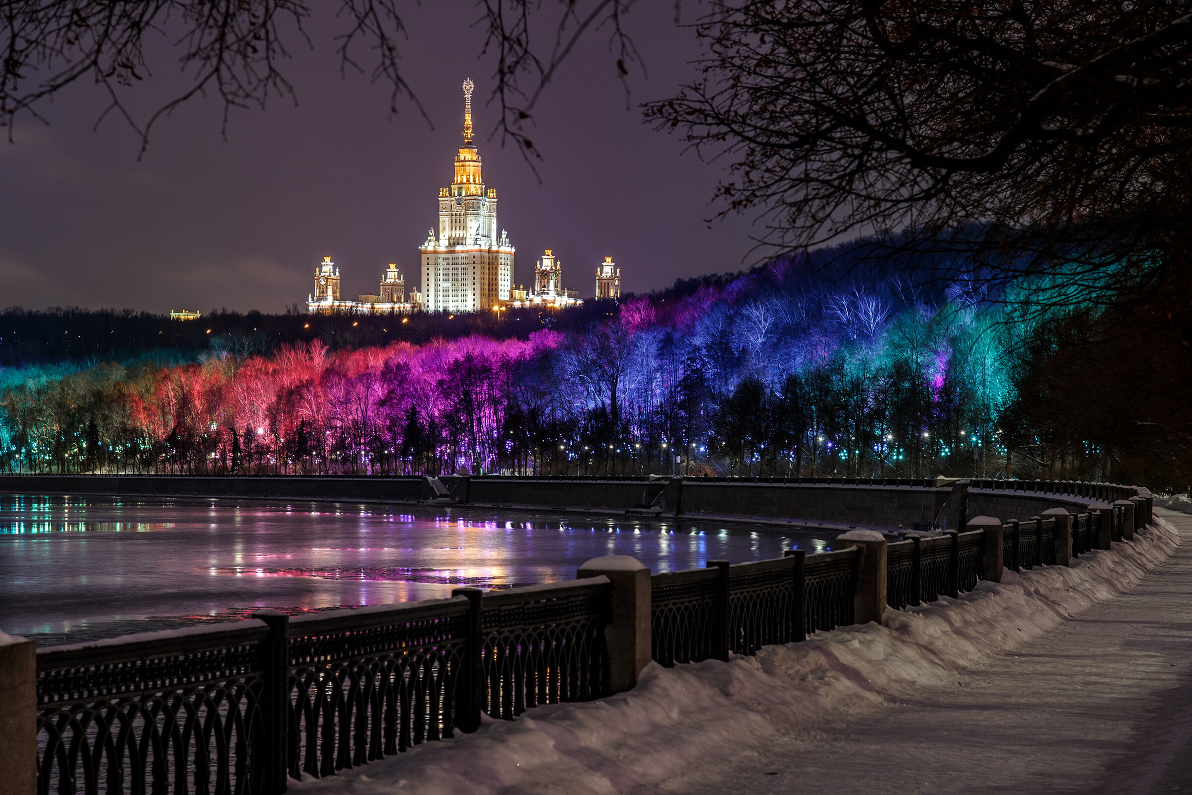 Главное здание МГУ в Москве. Фото: Павел Водопьянов, участник конкурса РГО 