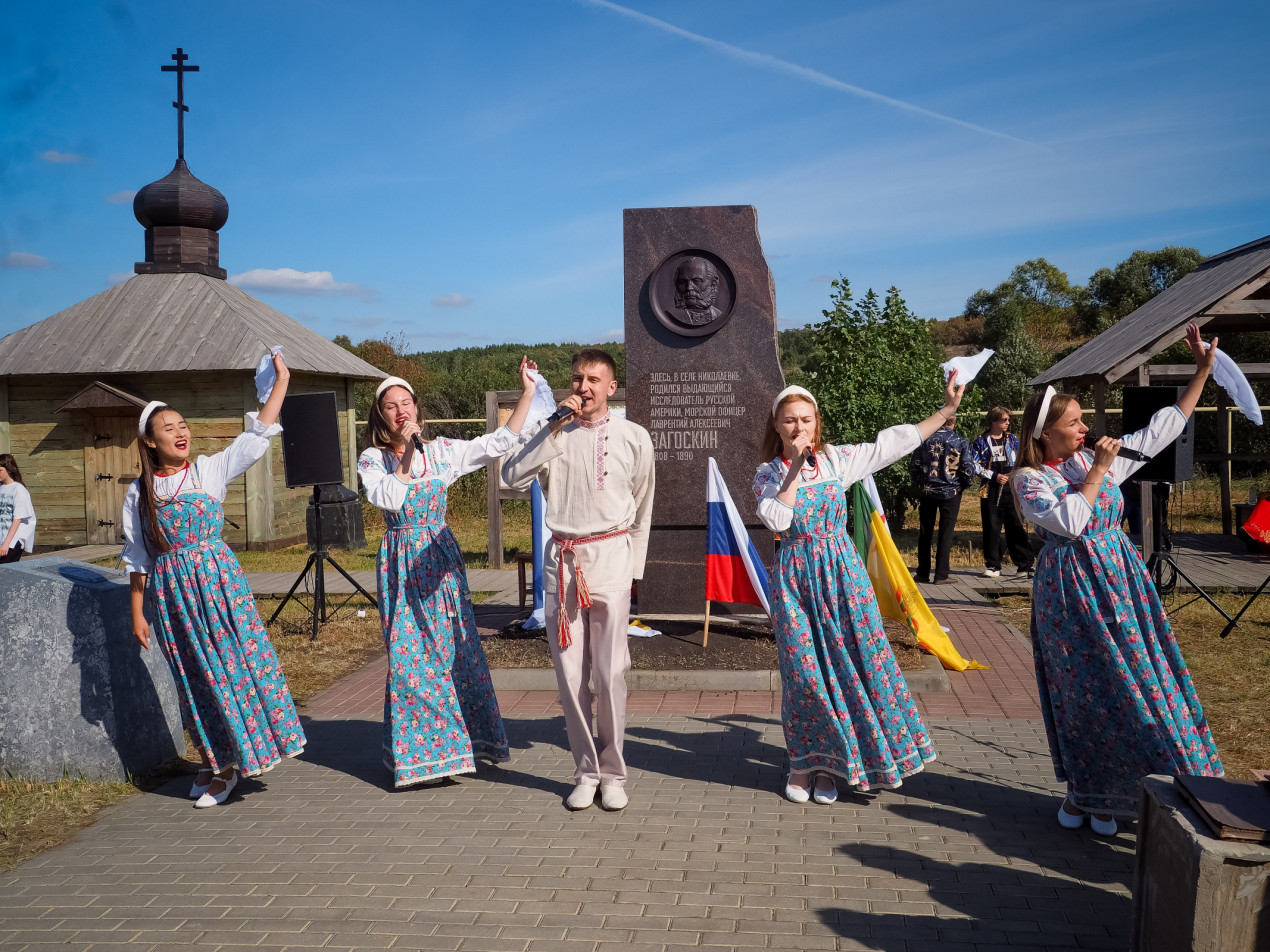 Исполнение народных песен. Фото: Пензенское областное отделение РГО / Юрий Жардецкас