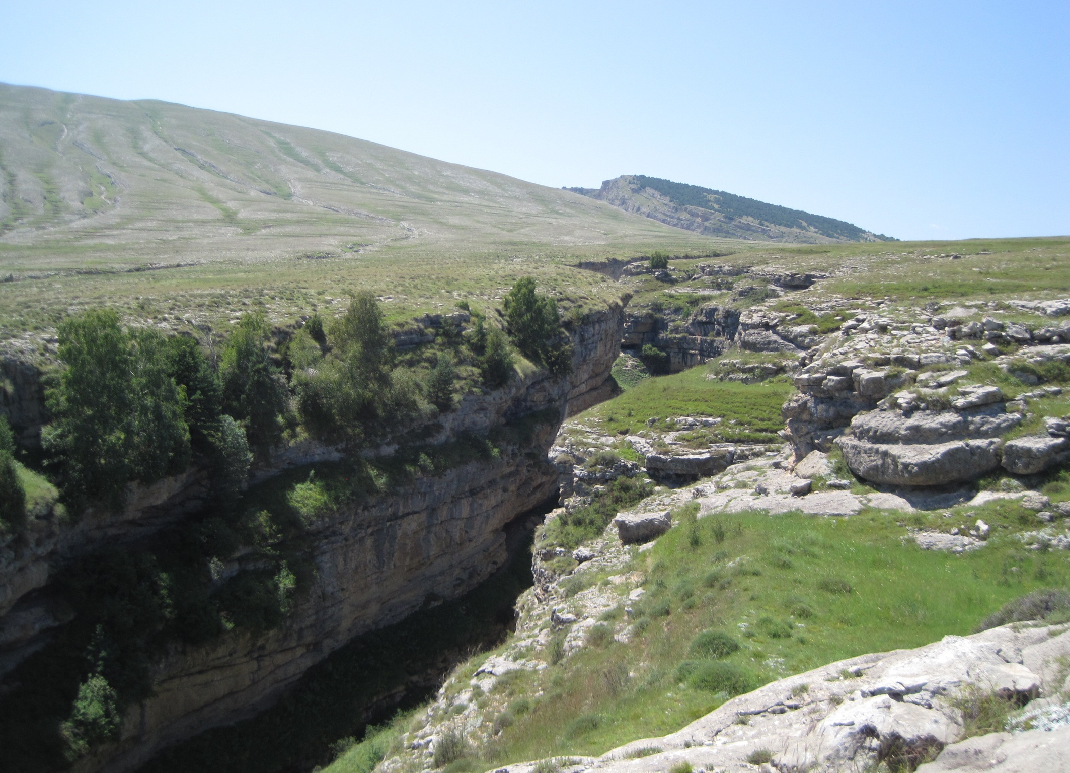 Открытый карст в районе Салтинских теснин (Гунибский район). Фото предоставлено Дагестанским республиканским отделением РГО