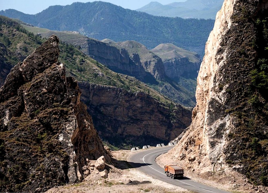 Дорога в горах Дагестана. Фото предоставлено Дагестанским республиканским отделением РГО