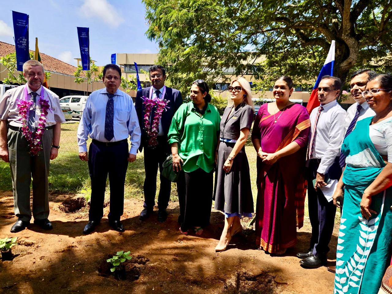 Planting trees. Photo: RGS Center in Sri Lanka