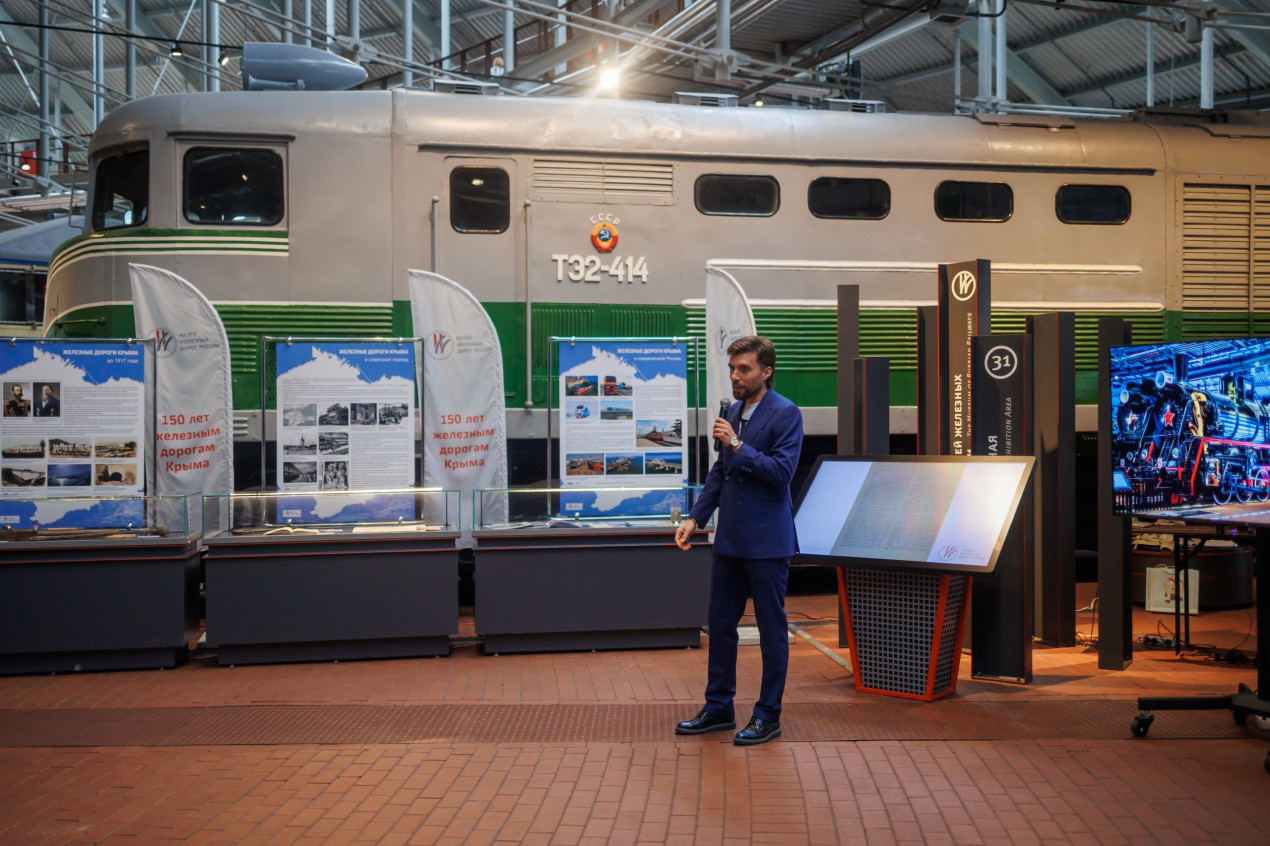 Ilya Gurov at the opening of the exhibition 