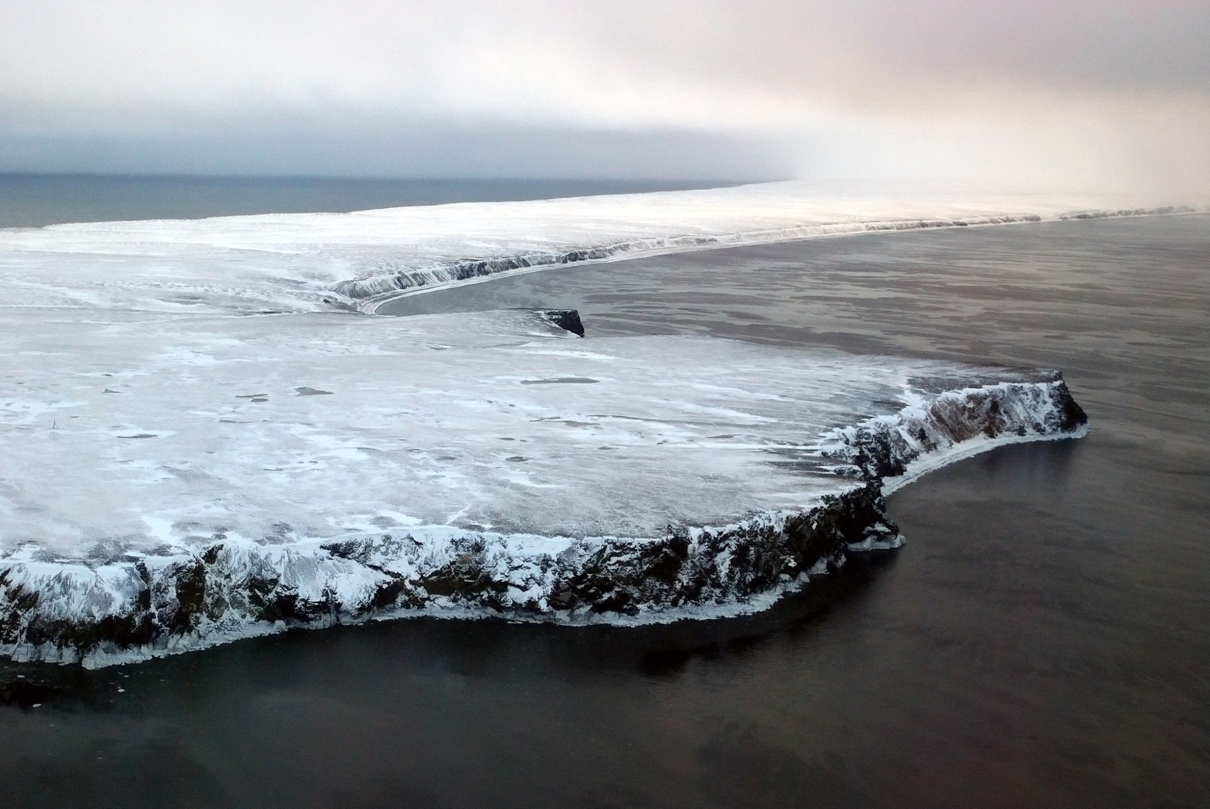 Вставшим на зимовку людям приходилось выживать среди льдов. Фото: wikipedia. org / Борис Соловьёв