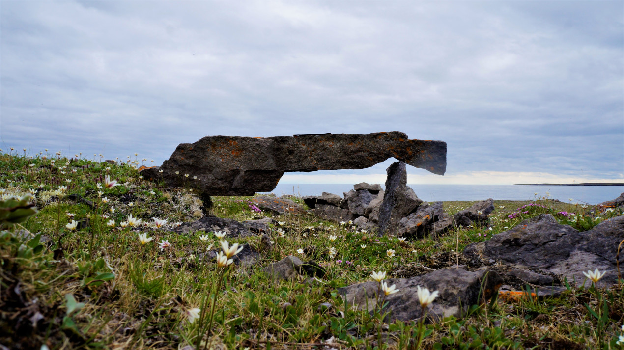 Пейзаж с сейдом на острове Вайгач. Фото: Игорь Бондарь, участник конкурса РГО «Самая красивая страна»