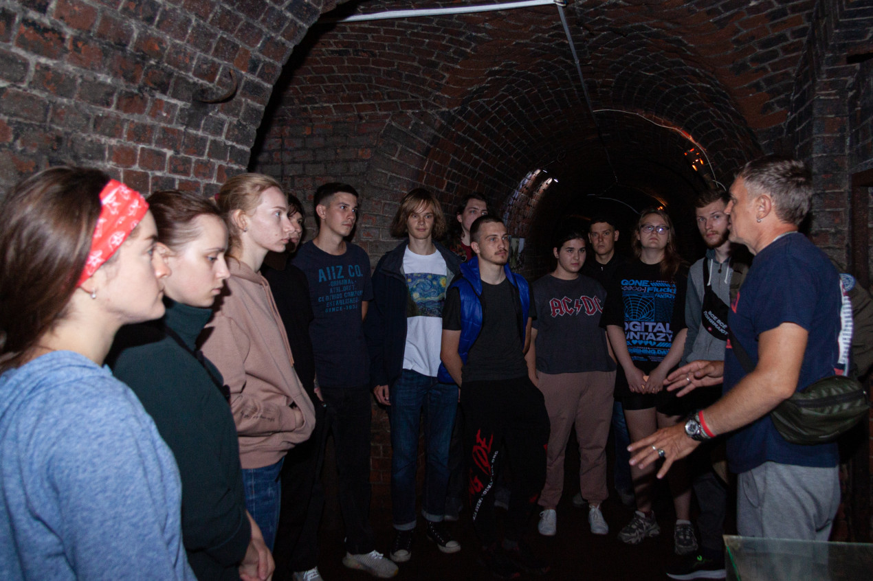 Участники на экскурсии по Балтийской крепости. Фото: Алёна Шаманская
