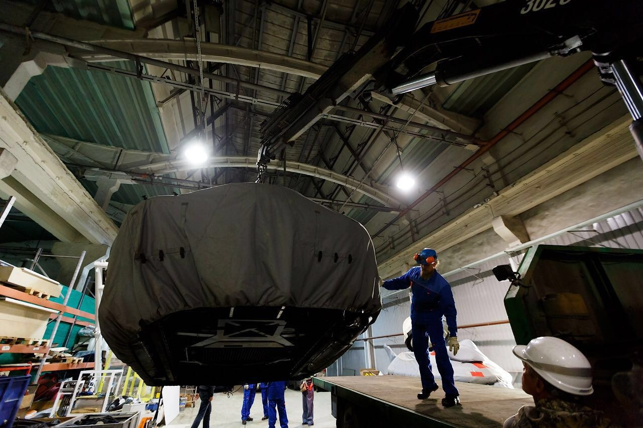 The manned submersibles of the Russian Geographical Society are being prepared for loading. Photo is provided by the Undersea Research Center of the Russian Geographical Society