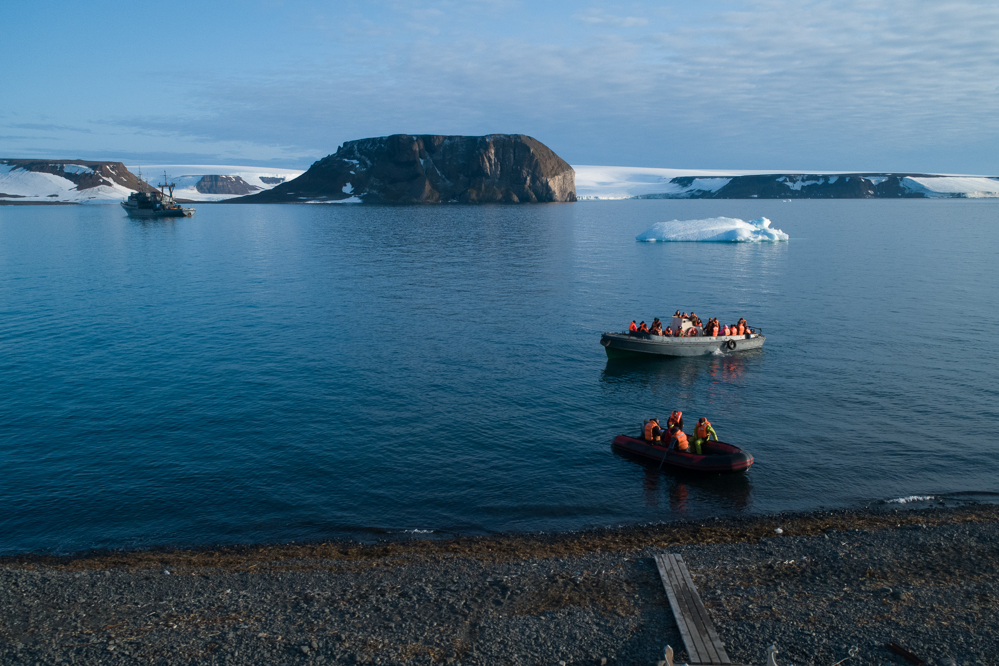 Вдоль небольших групп островов здесь можно совершать лодочные круизы. Фото: Леонид Круглов