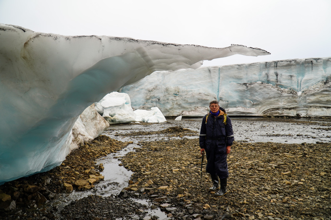 В процессе изучения ледников. Фото: Дарья Зарецкая