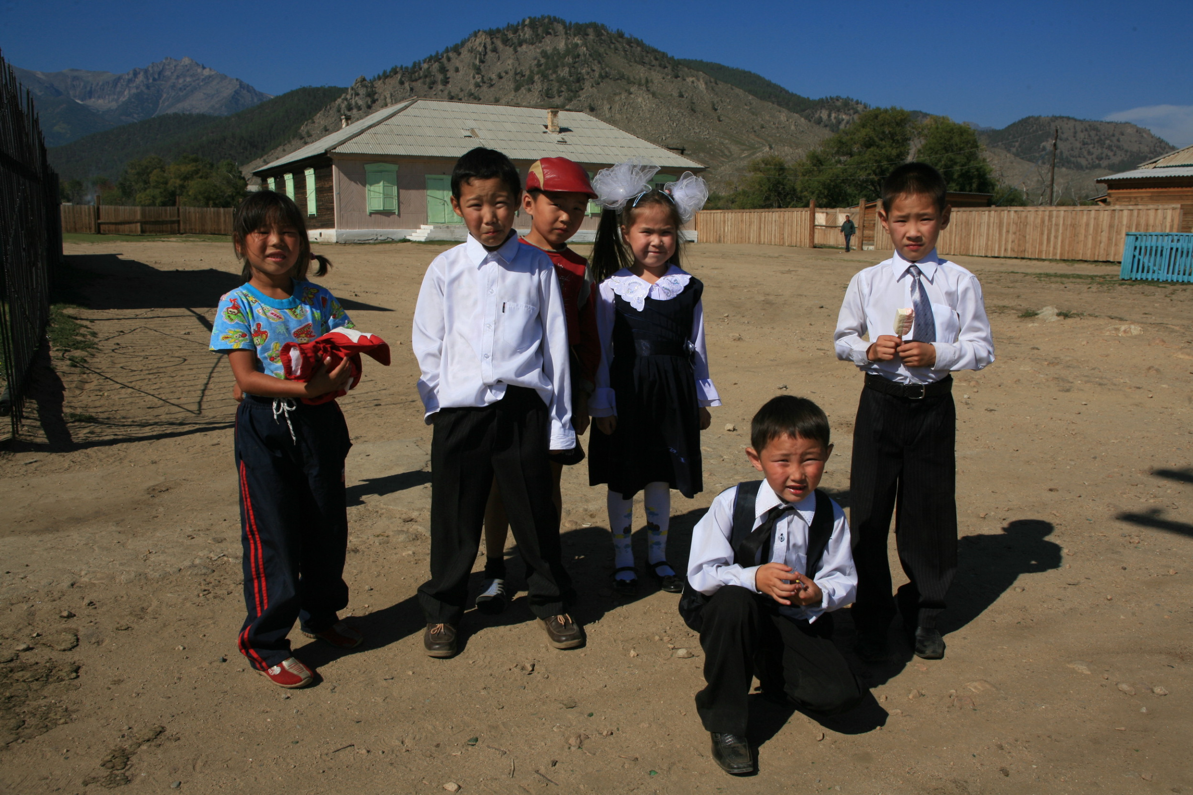Бурятские дети из села Улюн. Фото: Владимир Горбатовский