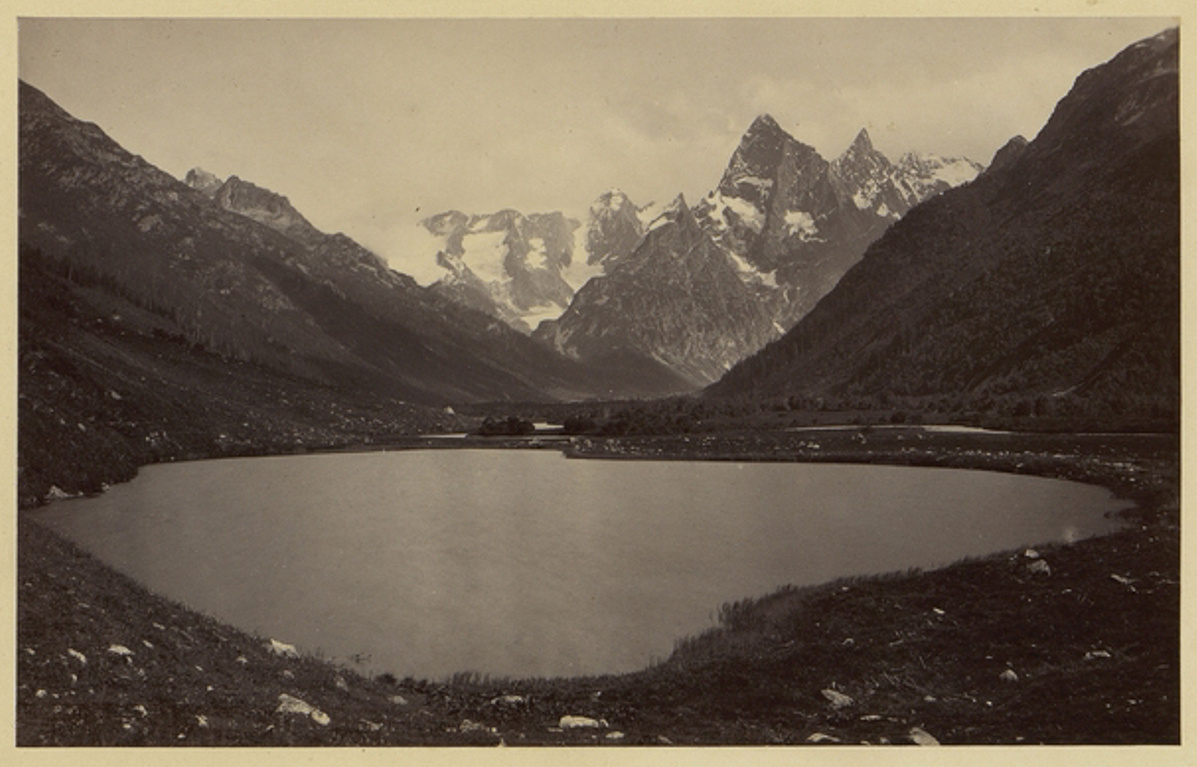 Кавказ, озеро Туманлы-Кёль, долина реки Теберды. Фотограф М.Дечи, 1886 г.