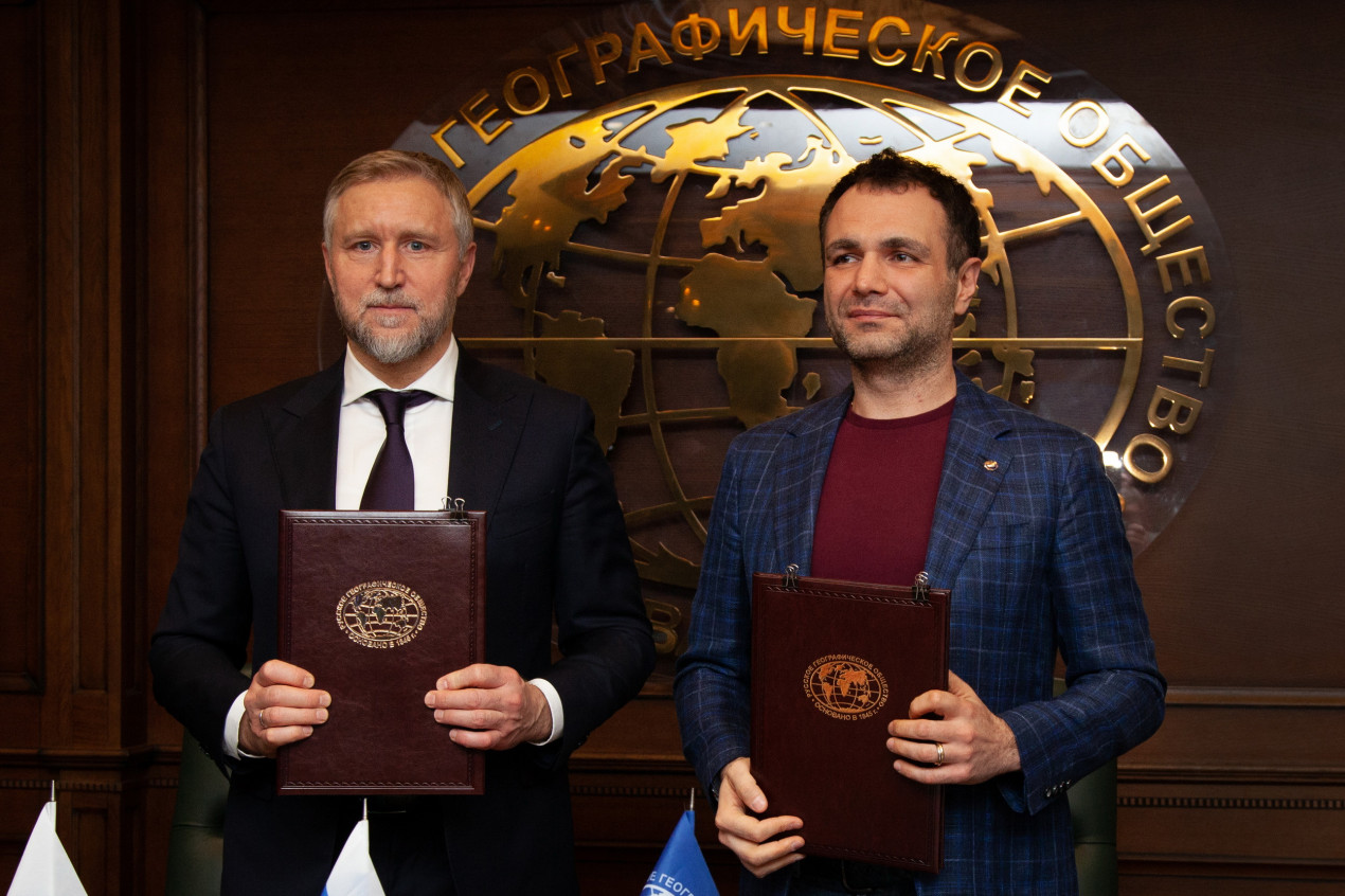 Губернатор Ненецкого автономного округа Юрий Бездудный (слева) и Вице-президент РГО Артём Манукян. Фото: Анна Юргенсон / пресс-служба РГО