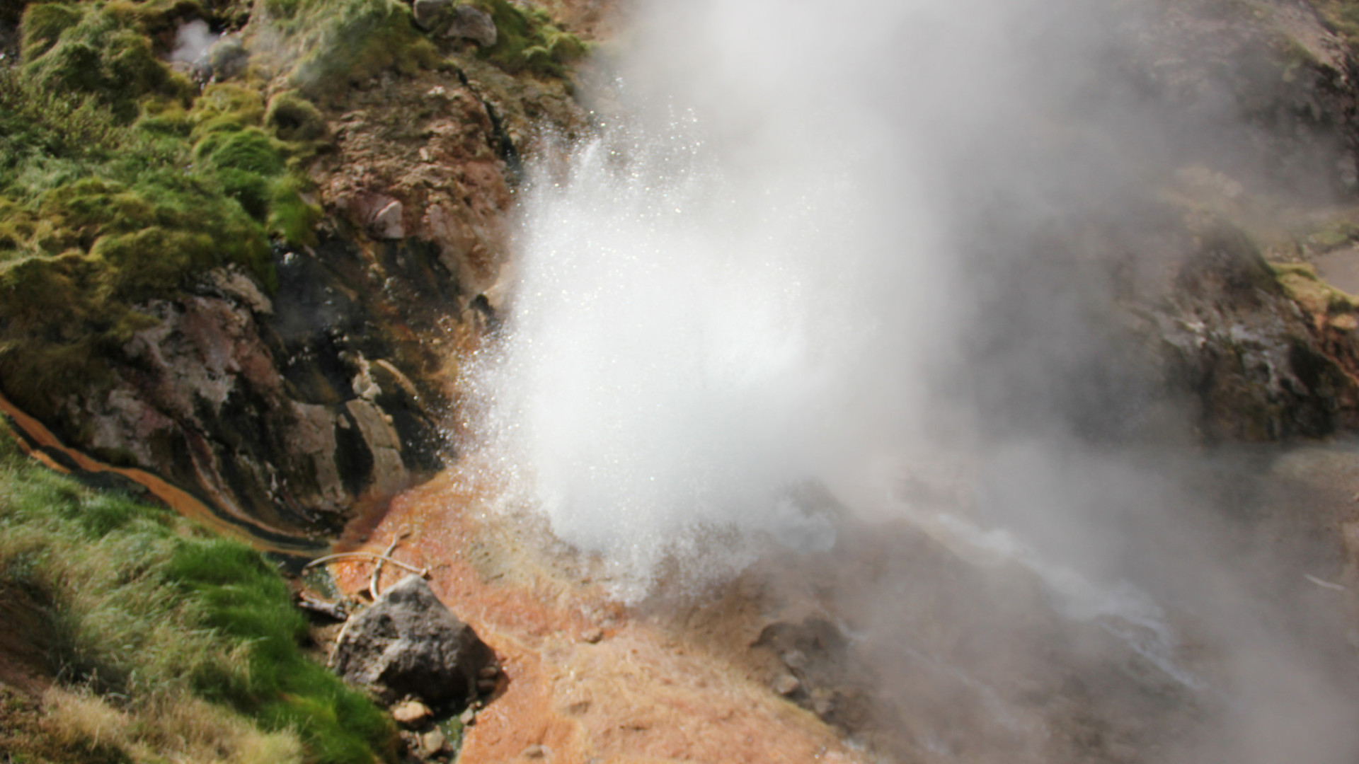 Вторая фаза — извержение. Фото: Дмитрий Верещагин, участник конкурса РГО «Самая красивая страна»