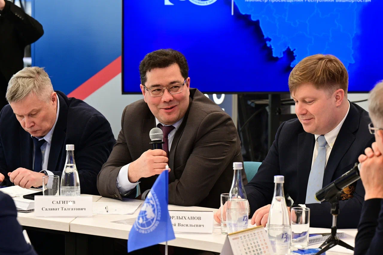 Выступает Салават Сагитов. Фото: пресс-служба администрации главы Республики Башкортостан