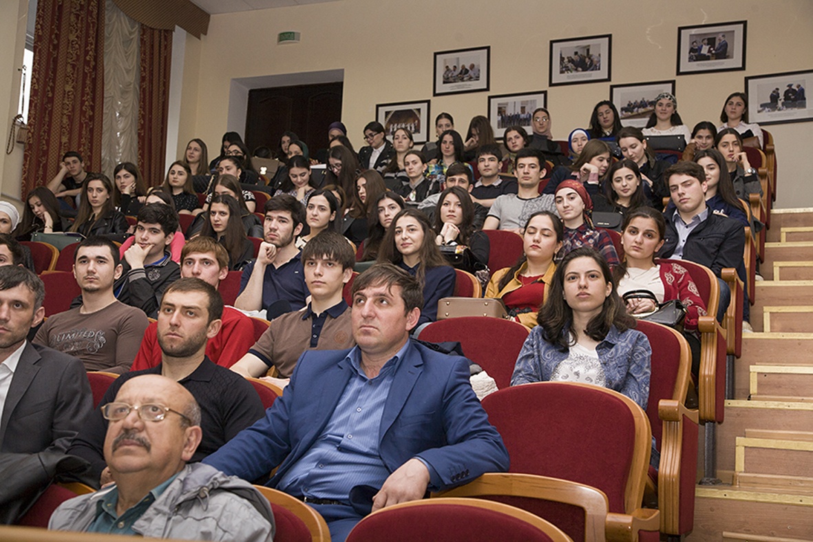 Участники круглого стола. Фото предоставлено Дагестанским республиканским отделением РГО