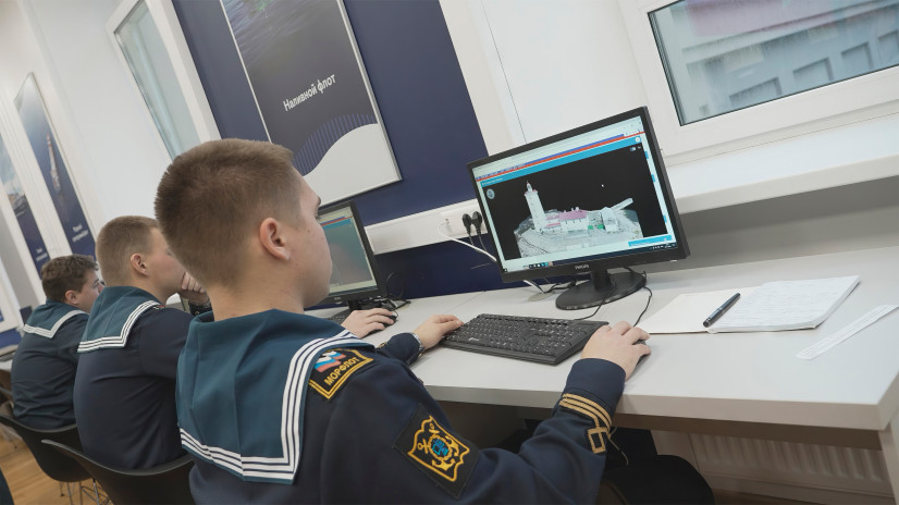 Студенты Государственного университета морского и речного флота имени адмирала С.О. Макарова. Фото: пресс-служба Фонда «Люди моря»
