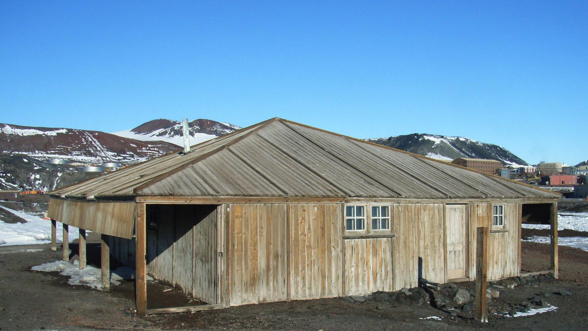 База экспедиции «Дискавери» на мысе Хат-Пойнт. Фото: wikipedia.org