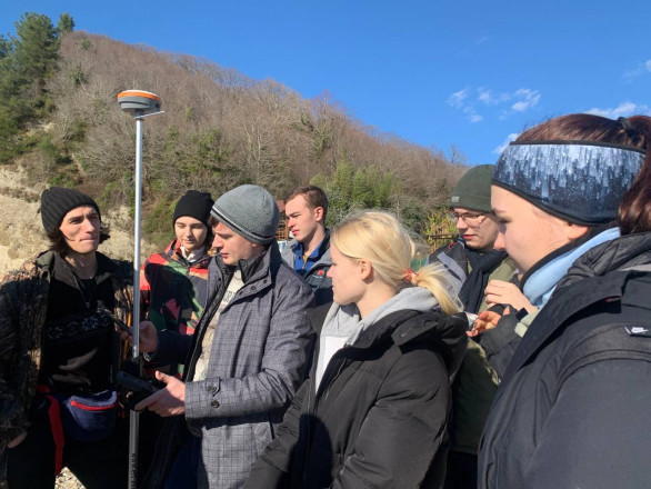 Members of the expedition during field work. Photo: Faculty of Geography of Lomonosov Moscow State University