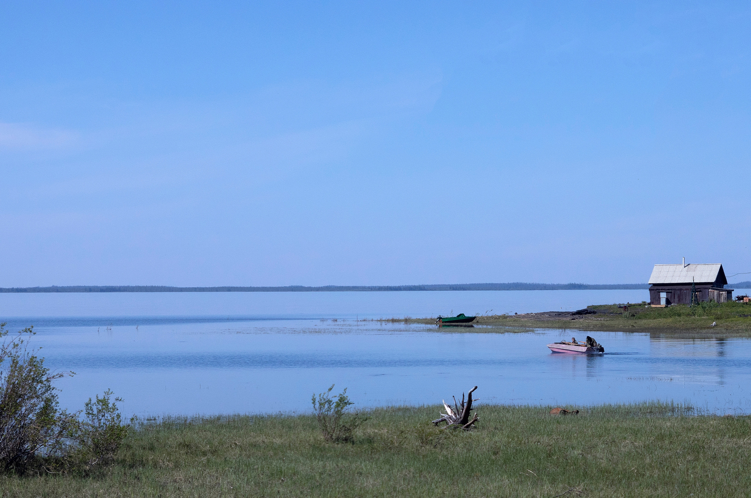 Озеро Хантайское в районе поселка Хантайское Озеро. Фото: Владимир Горбатовский