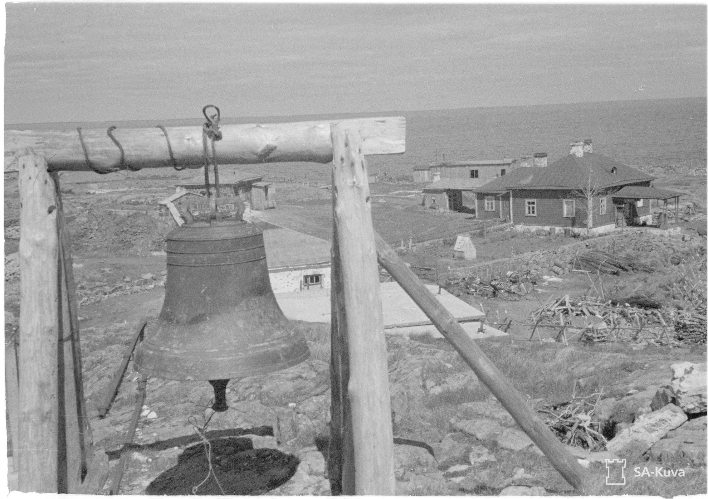 Туманный колокол и маячная деревня. 1943 год. Фото предоставлено участниками экспедиции 