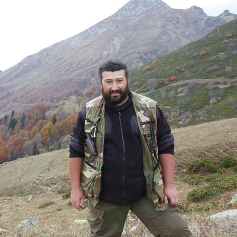 Максим Меньшиков, младший научный сотрудник отдела сохранения археологического наследия Института археологии РАН. На протяжении последних двадцати лет руководит спасательными археологическими раскопками в различных регионах России, в том числе на Кавказе и в Крыму. Кроме того является руководителем Международной подводной археологической экспедиции на озере Иссык-Куль, которая с 2024 года проводится при поддержке РГО, участник международных археологических экспедиций в Ираке, Египте, Монголии, Туркменистане.