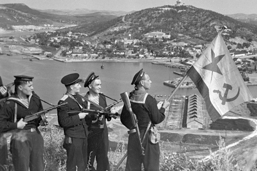 Советские моряки празднуют капитуляцию Японии в 1945 году. Фото: wikipedia.org