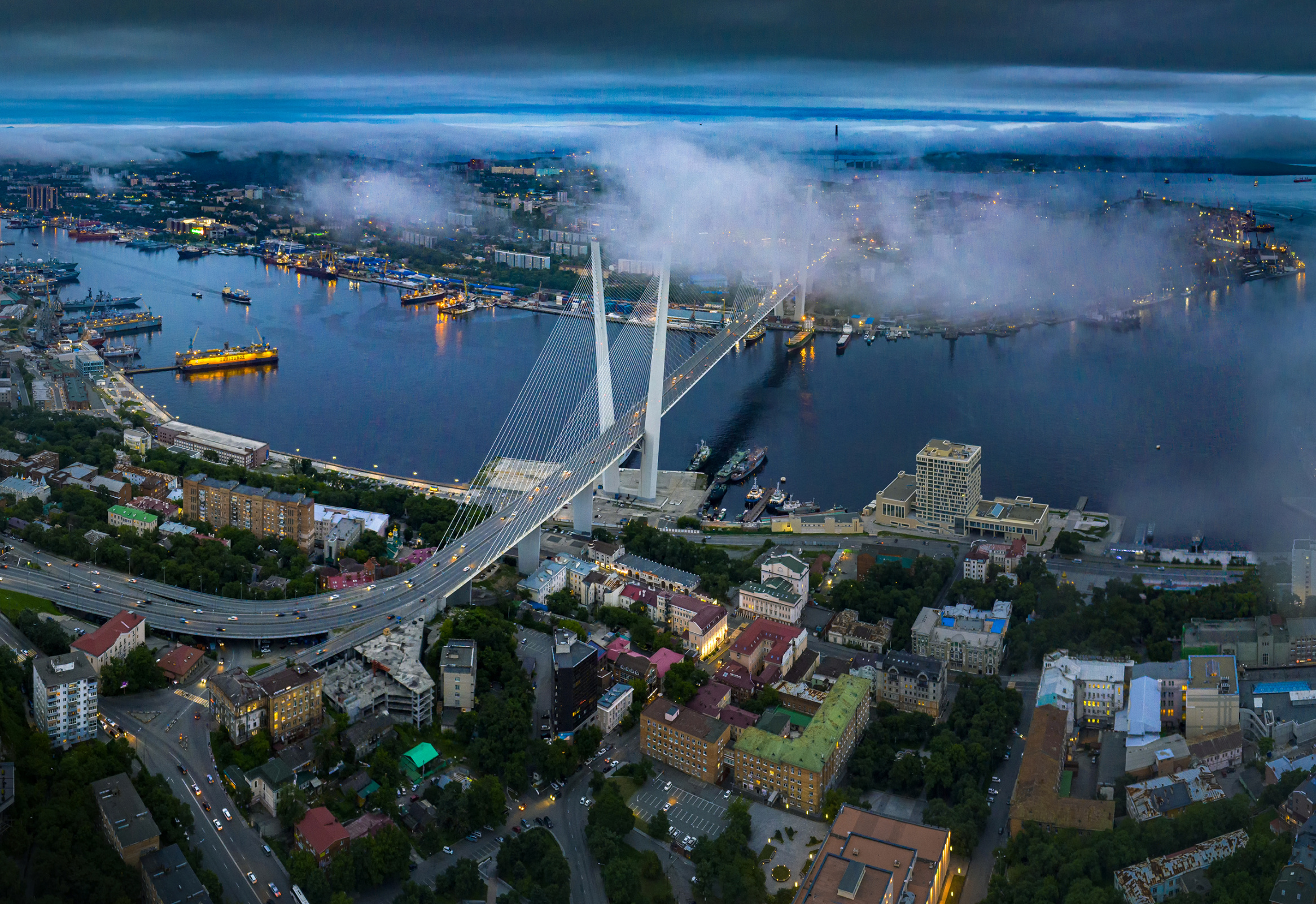 Мост через бухту Золотой Рог во Владивостоке. Фото: Сергей Шандин, участник конкурса РГО 