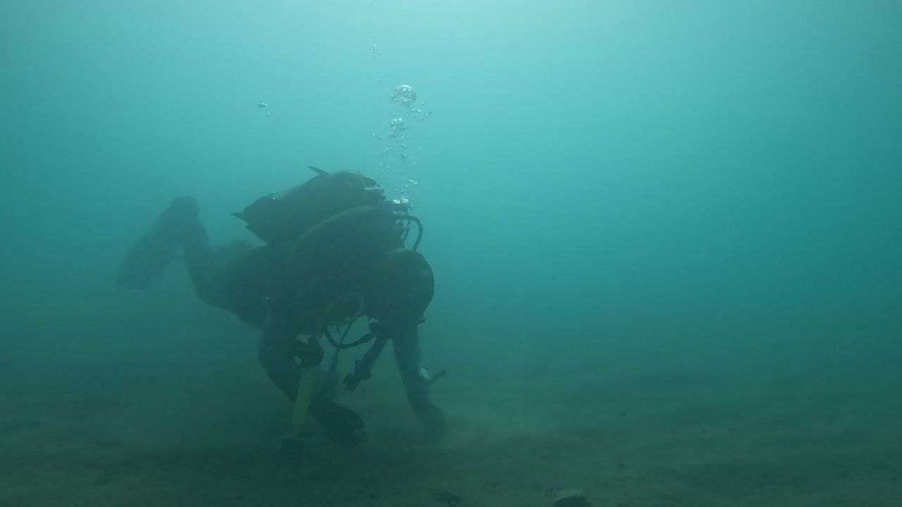 Working underwater. Photos of the expedition participants