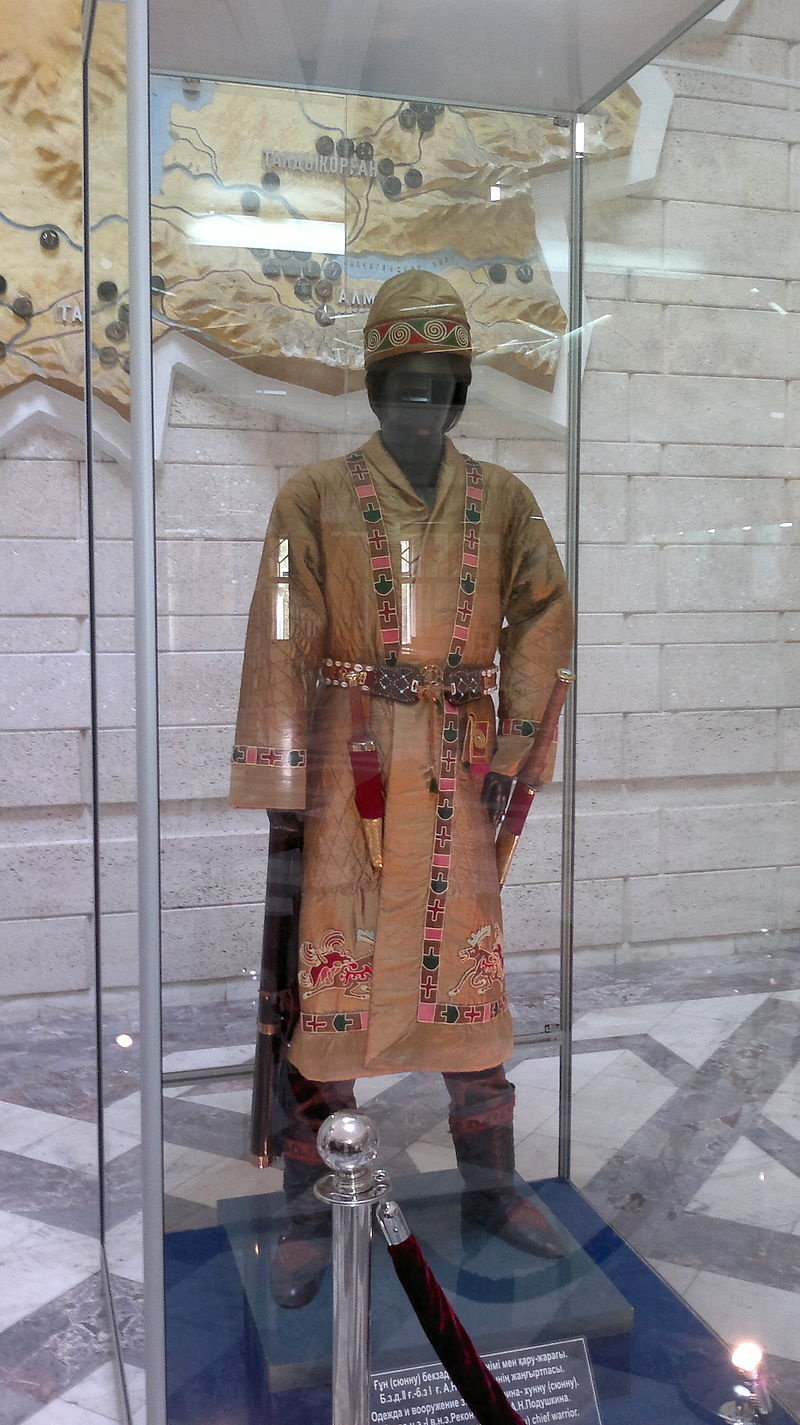 Одежда и вооружение знатного воина-хунну (сюнну). II в. до. н. э. — I в. н. э. Фото wikipedia.org