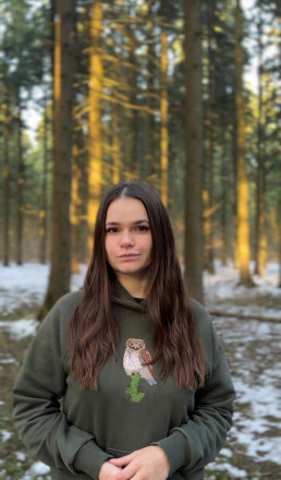 Лектор: Анна Евсеева — признанный специалист в области орнитологии, автор научных публикаций и популярных книг о птицах, а также ведущий блогер, освещающий вопросы орнитологии.