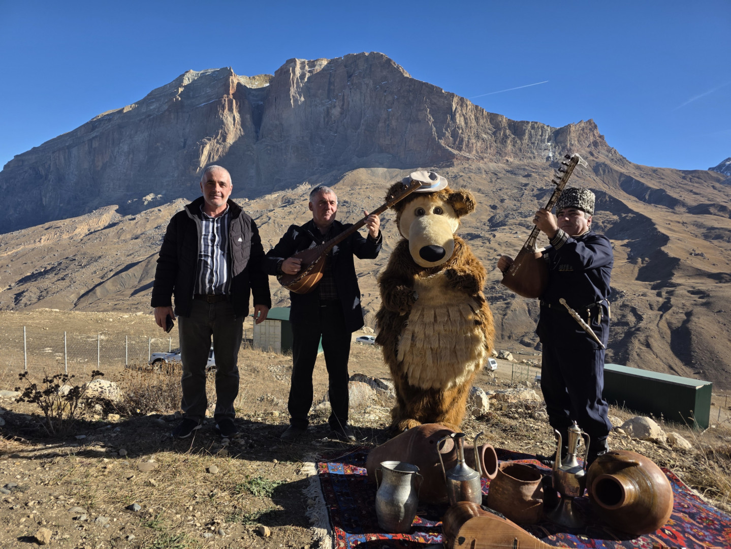 The Local Historian Bear and musicians. Photo: Murad Agaragimov / Derbent Branch of the RGS