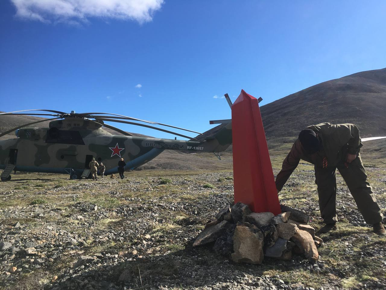 Одна из задач экспедиции РГО — увековечение памяти лётчиков Алсиба. Фото: 