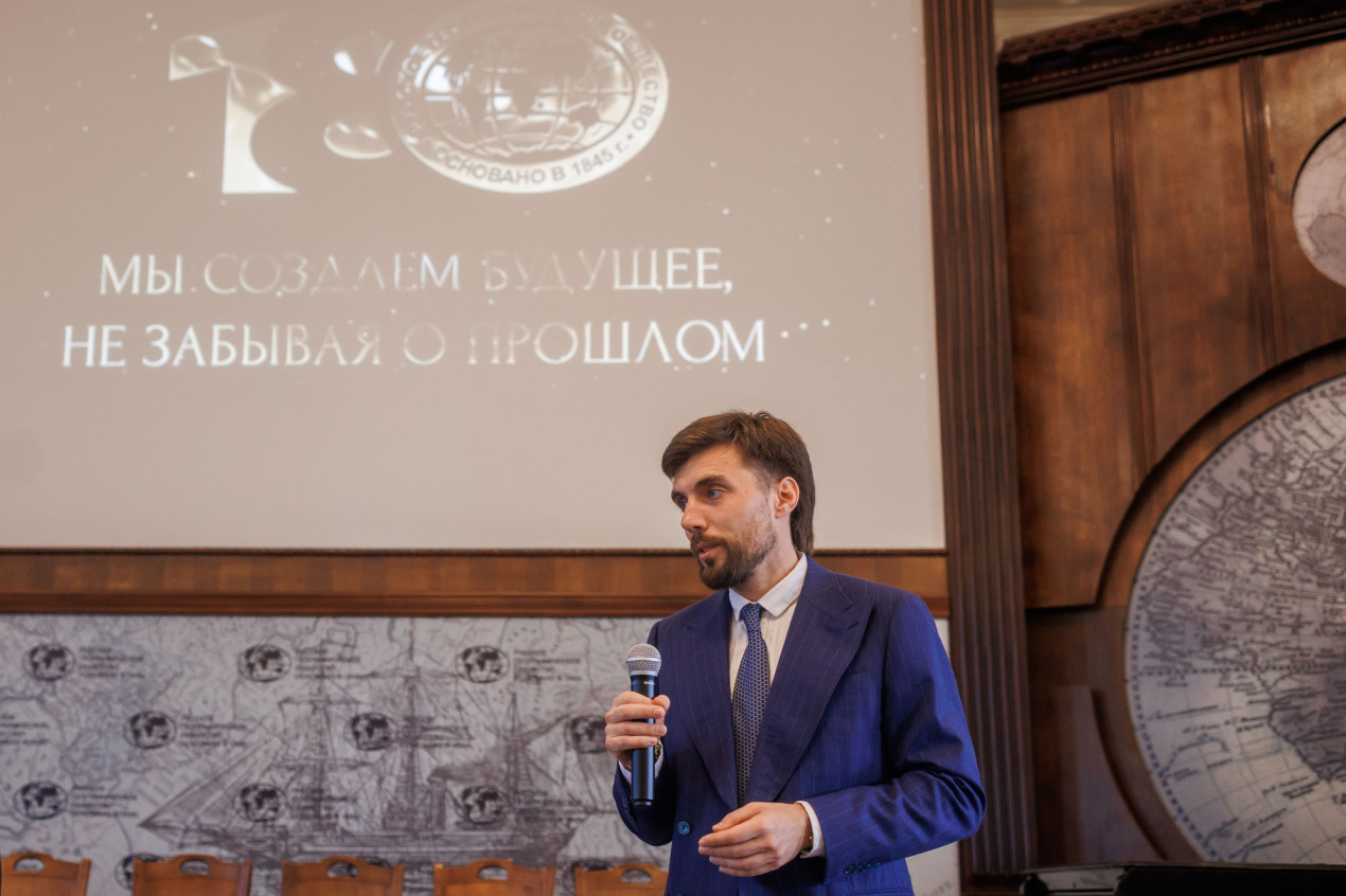 Илья Гуров на церемонии награждения. Фото: пресс-служба РГО