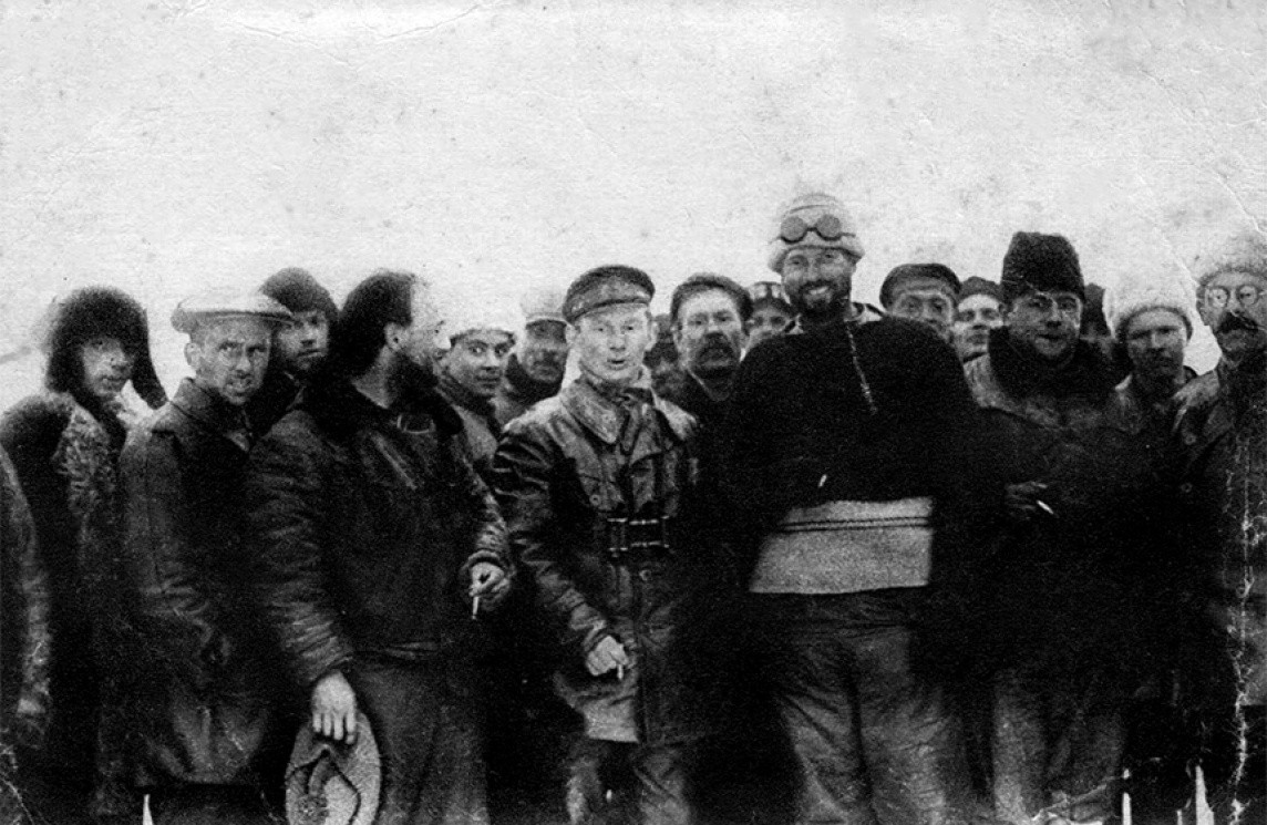 Красинцы и спасенные ими итальянские аэронавты 12 июля 1928 года. Фото: Музей «Ледокол 