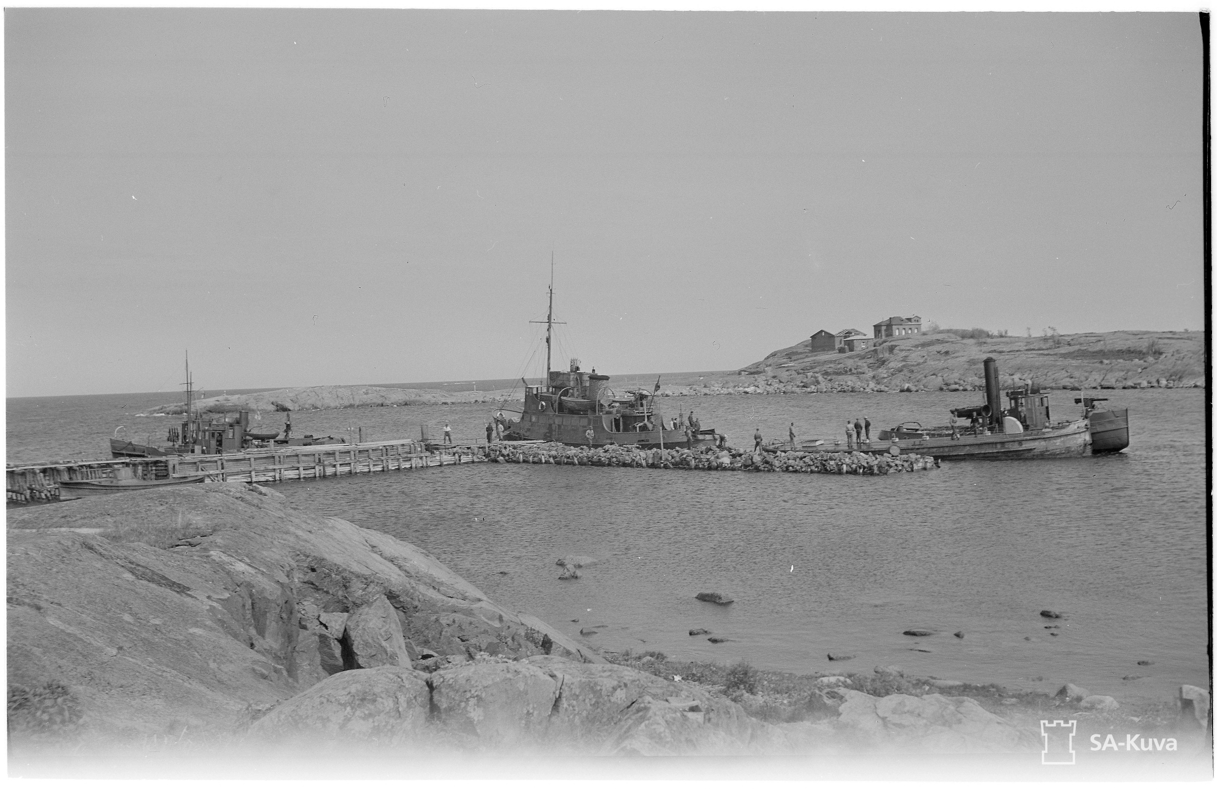 Финские корабли у причала в Северной бухте острова. Июнь 1942 года. Фото предоставлено участниками экспедиции 