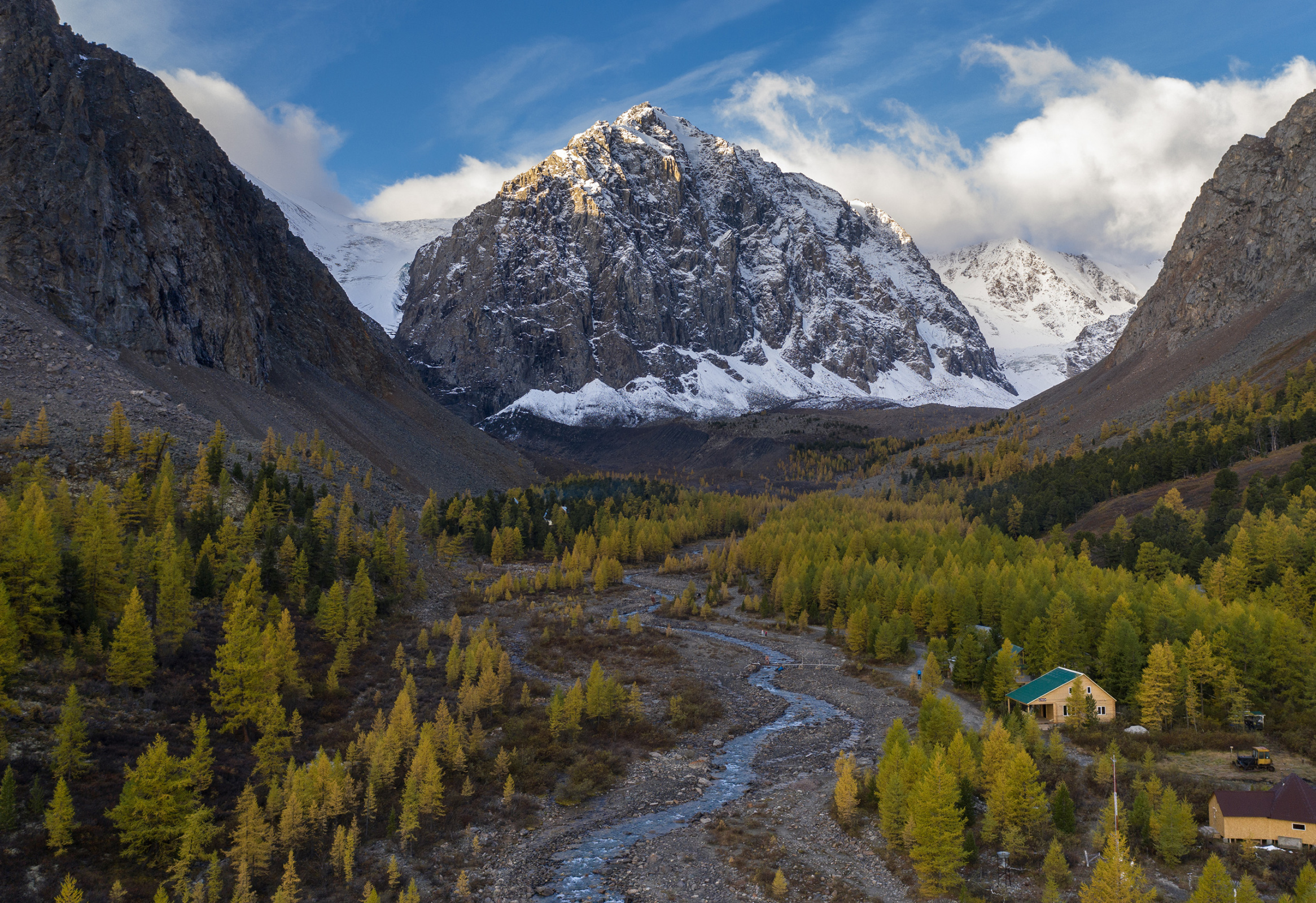 Альпинистский лагерь в горах. Фото: Дмитрий Баландин, участник фотоконкурса РГО 